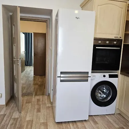 Prostorny Apartman V Centru - Wi-Fi, Netflix Hradec Kralove Exterior photo