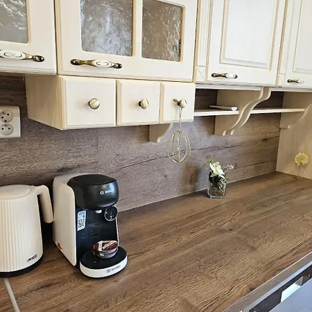 Prostorny Apartman V Centru - Wi-Fi, Netflix Hradec Kralove Exterior photo
