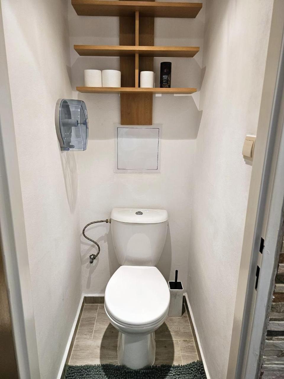 Prostorny V Centru - Wi-fi, Netflix Apartment Hradec Kralove