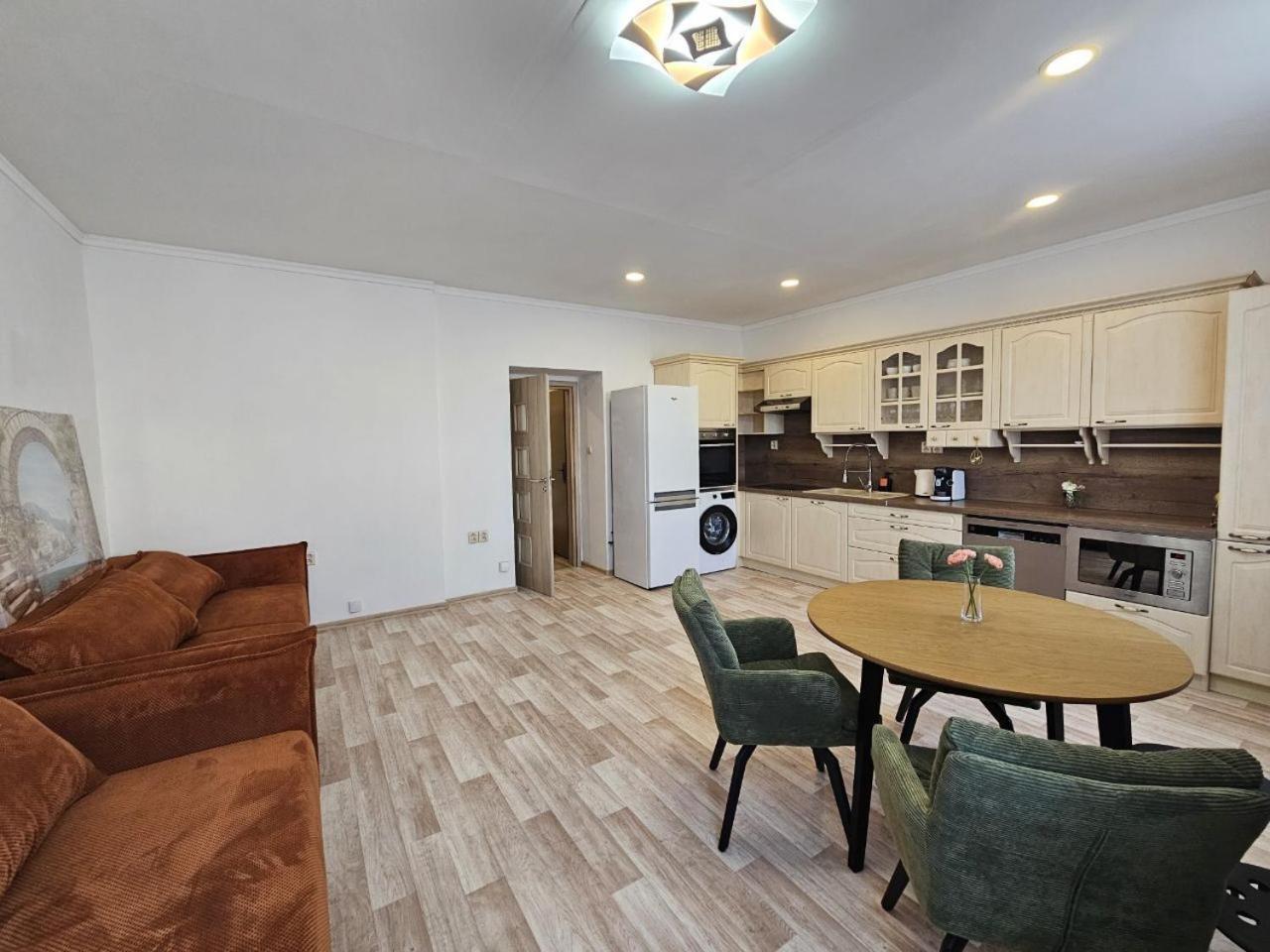 Prostorny V Centru - Wi-fi, Netflix Apartment